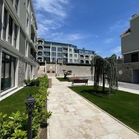 Апартамент Luxury In Mediterranea Complex, Sea View And Infinity Pool Варна